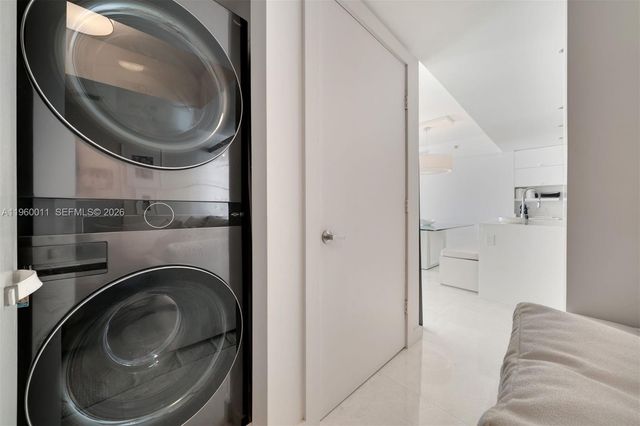 465 Brickell Ave 2703, Miami, FL 33131