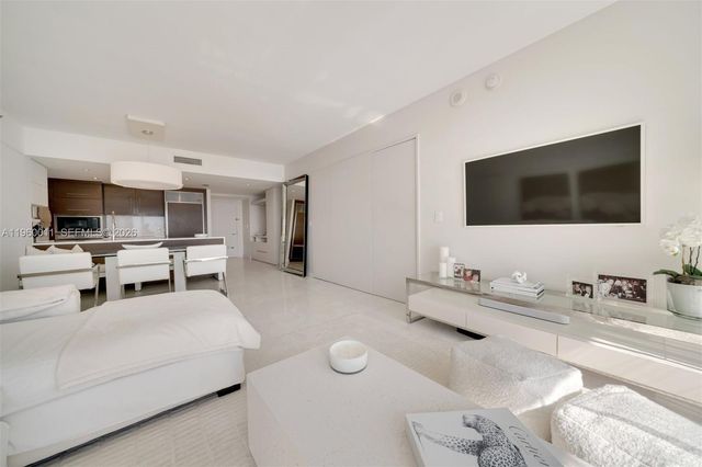 465 Brickell Ave 2703, Miami, FL 33131