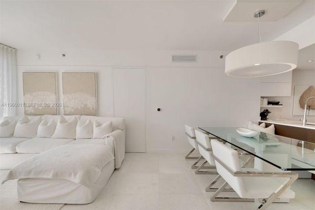 465 Brickell Ave 2703, Miami, FL 33131