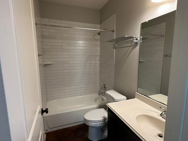 205 Sycamore ST, Georgetown, TX 78633