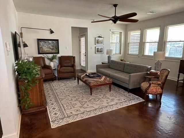 205 Sycamore ST, Georgetown, TX 78633