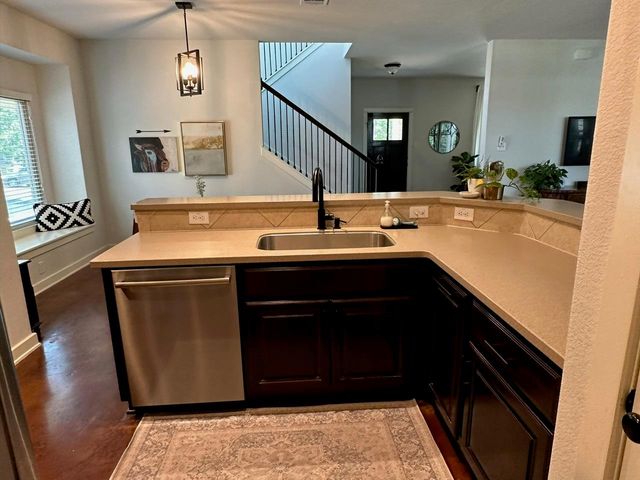 205 Sycamore ST, Georgetown, TX 78633