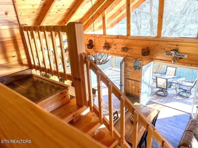 126 Rafter Rd, Tellico Plains, TN 37385