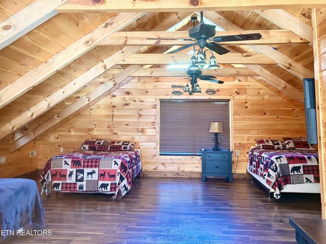 126 Rafter Rd, Tellico Plains, TN 37385