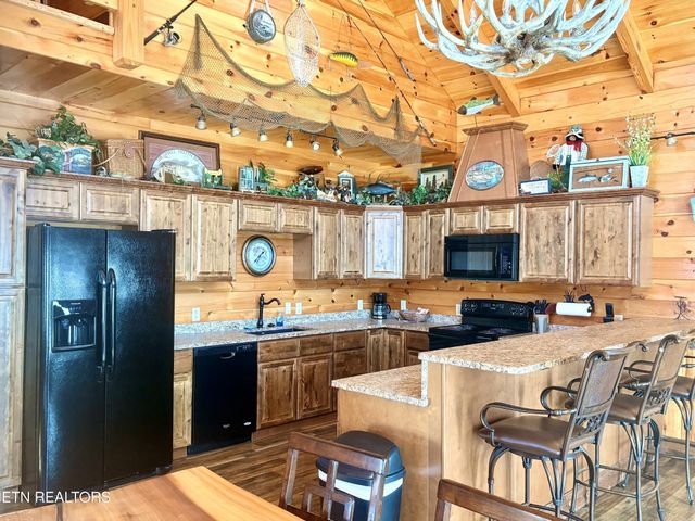 126 Rafter Rd, Tellico Plains, TN 37385