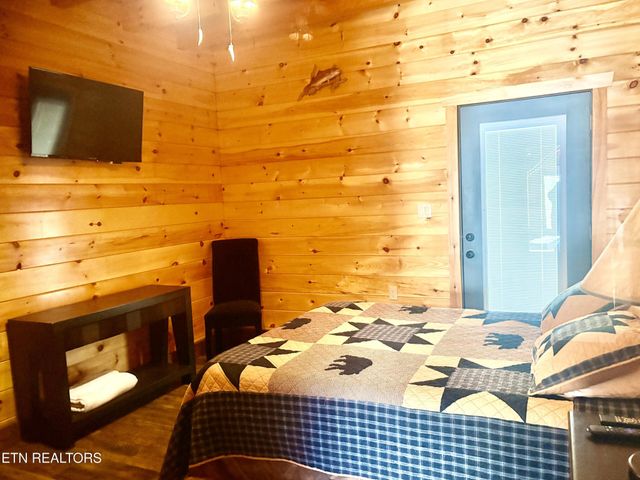 126 Rafter Rd, Tellico Plains, TN 37385