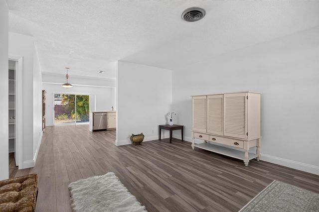860-870 NE 23rd Avenue 1-2, Pompano Beach, FL 33062