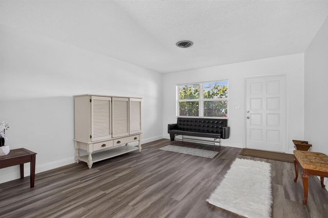 860-870 NE 23rd Avenue 1-2, Pompano Beach, FL 33062