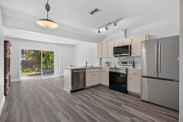 860-870 NE 23rd Avenue 1-2, Pompano Beach, FL 33062