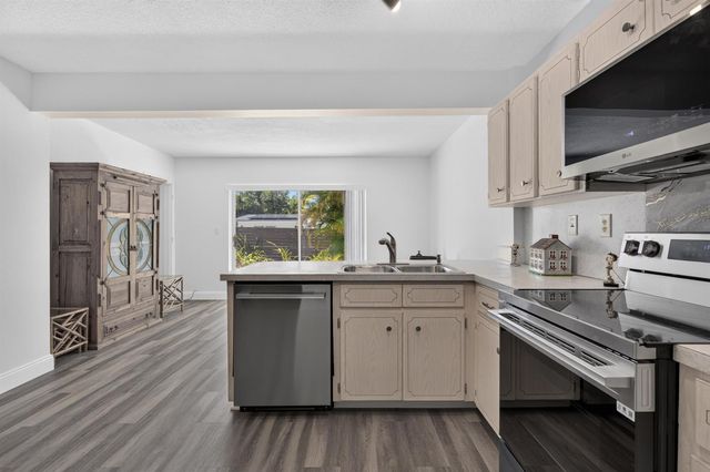 860-870 NE 23rd Avenue 1-2, Pompano Beach, FL 33062