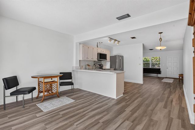 860-870 NE 23rd Avenue 1-2, Pompano Beach, FL 33062