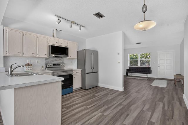 860-870 NE 23rd Avenue 1-2, Pompano Beach, FL 33062
