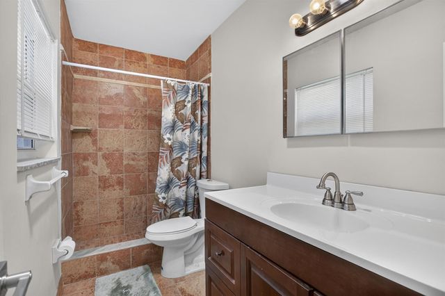 860-870 NE 23rd Avenue 1-2, Pompano Beach, FL 33062