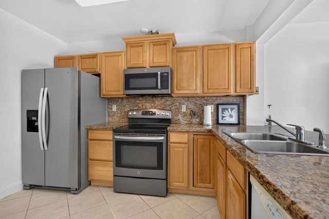 860-870 NE 23rd Avenue 1-2, Pompano Beach, FL 33062