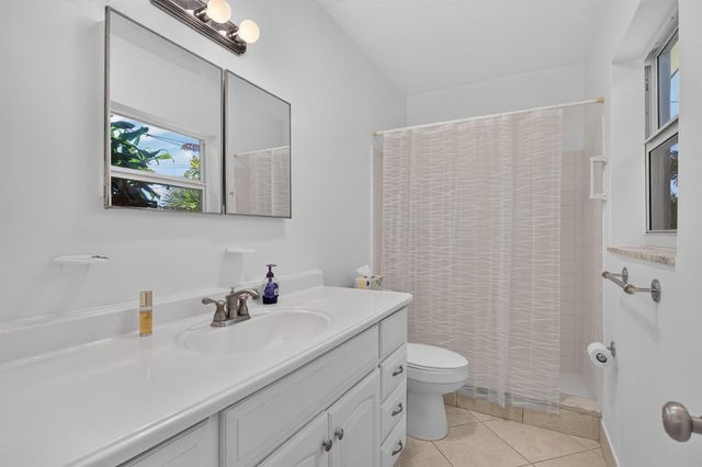 860-870 NE 23rd Avenue 1-2, Pompano Beach, FL 33062
