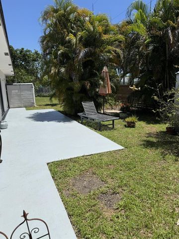 860-870 NE 23rd Avenue 1-2, Pompano Beach, FL 33062