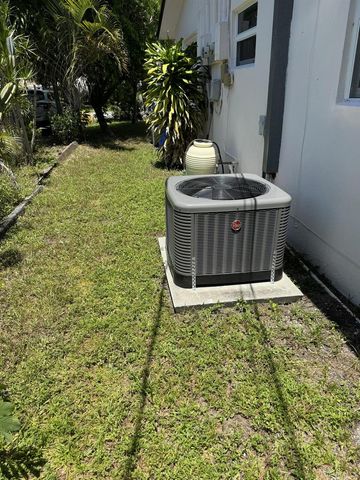 860-870 NE 23rd Avenue 1-2, Pompano Beach, FL 33062