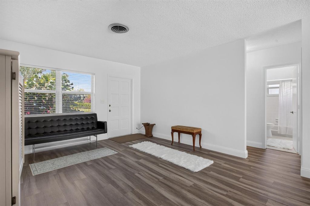 860-870 NE 23rd Avenue 1-2, Pompano Beach, FL 33062