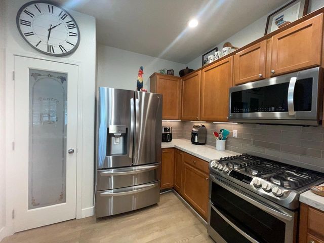 160 S Rock House Cir, Sacramento, CA 95835