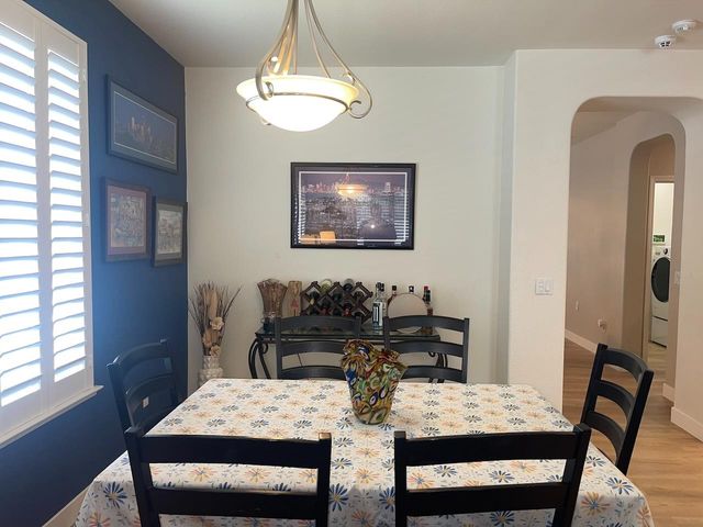 160 S Rock House Cir, Sacramento, CA 95835