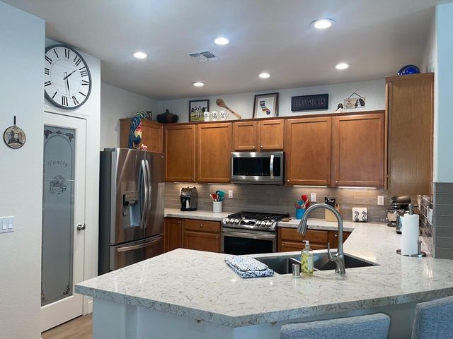160 S Rock House Cir, Sacramento, CA 95835