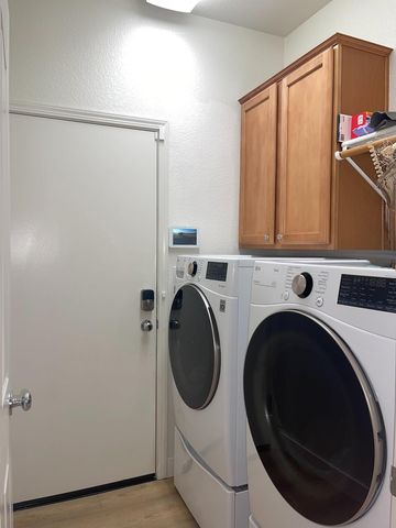 160 S Rock House Cir, Sacramento, CA 95835