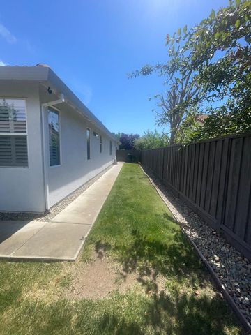 160 S Rock House Cir, Sacramento, CA 95835