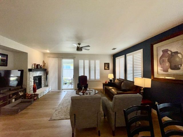 160 S Rock House Cir, Sacramento, CA 95835
