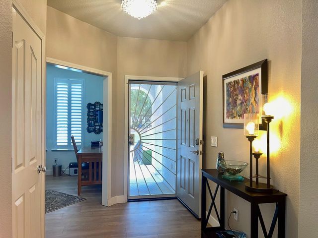 160 S Rock House Cir, Sacramento, CA 95835
