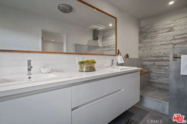 2205 Beech Knoll, Los Angeles, CA 90046