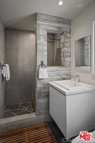 2205 Beech Knoll, Los Angeles, CA 90046