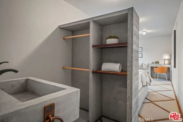 2205 Beech Knoll, Los Angeles, CA 90046