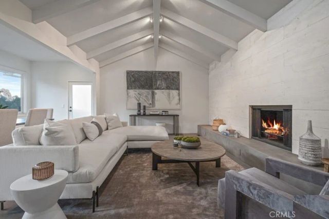 2205 Beech Knoll, Los Angeles, CA 90046