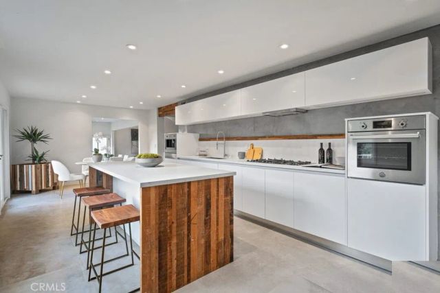 2205 Beech Knoll, Los Angeles, CA 90046