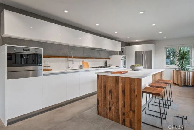 2205 Beech Knoll, Los Angeles, CA 90046