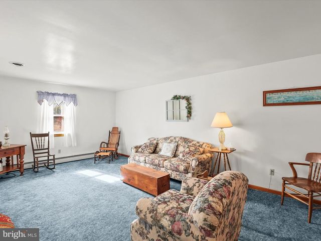 2098 TABLE ROCK RD, Biglerville, PA 17307