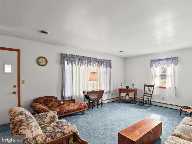 2098 TABLE ROCK RD, Biglerville, PA 17307