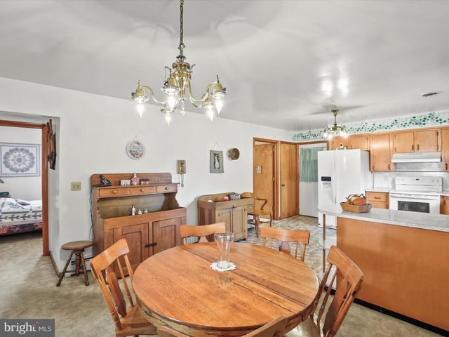 2098 TABLE ROCK RD, Biglerville, PA 17307