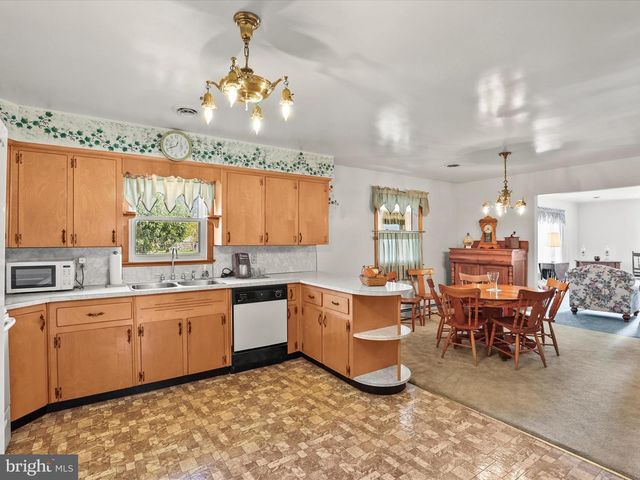 2098 TABLE ROCK RD, Biglerville, PA 17307