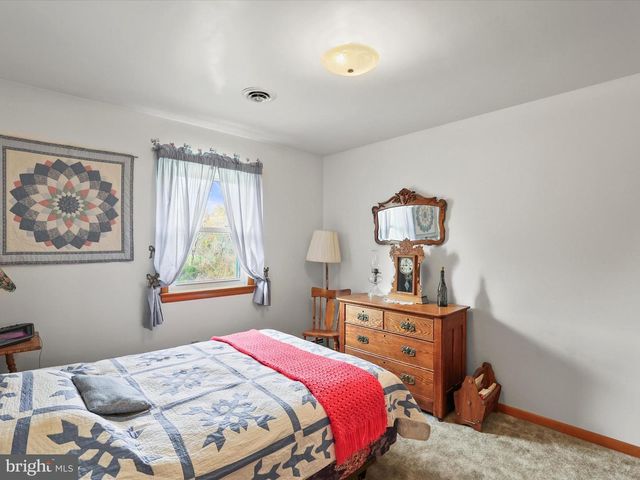 2098 TABLE ROCK RD, Biglerville, PA 17307