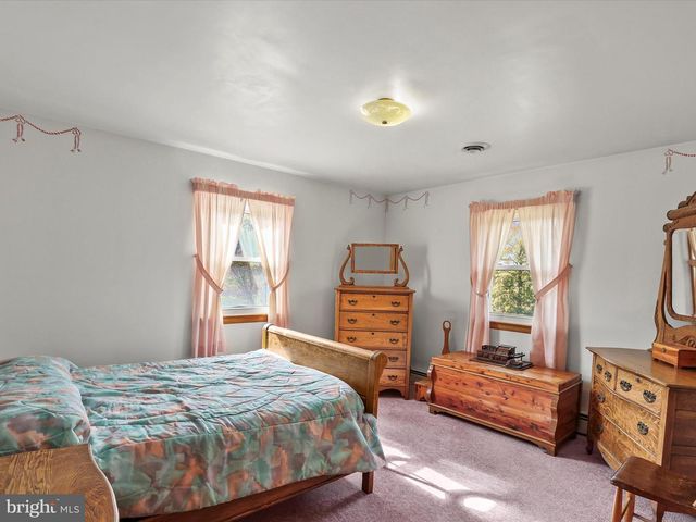 2098 TABLE ROCK RD, Biglerville, PA 17307