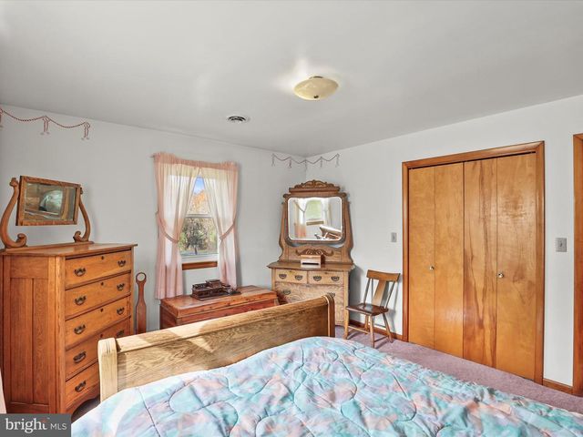 2098 TABLE ROCK RD, Biglerville, PA 17307