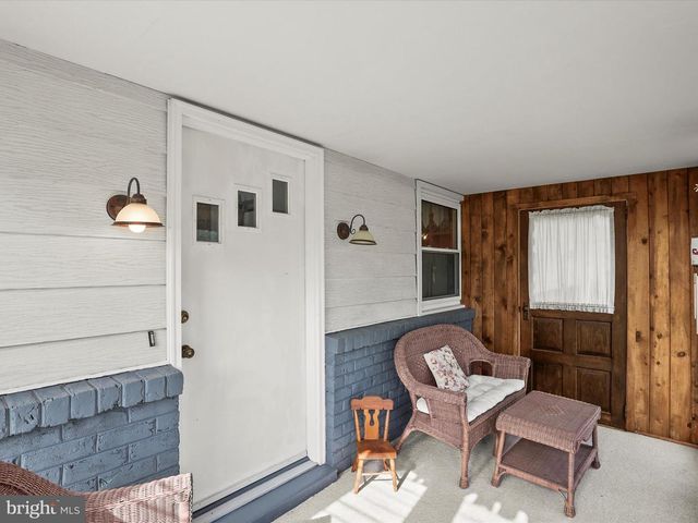 2098 TABLE ROCK RD, Biglerville, PA 17307