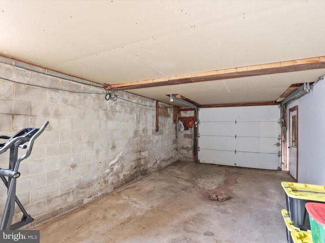 2098 TABLE ROCK RD, Biglerville, PA 17307