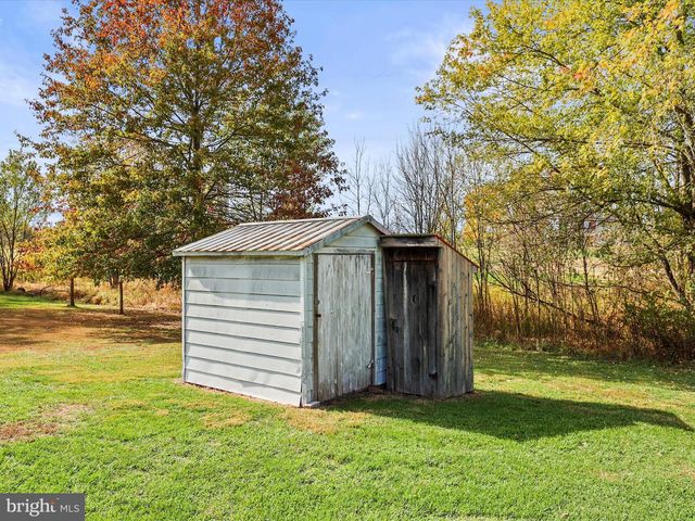 2098 TABLE ROCK RD, Biglerville, PA 17307