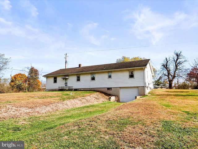 2098 TABLE ROCK RD, Biglerville, PA 17307