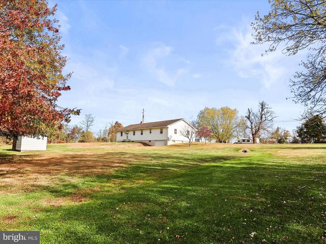 2098 TABLE ROCK RD, Biglerville, PA 17307