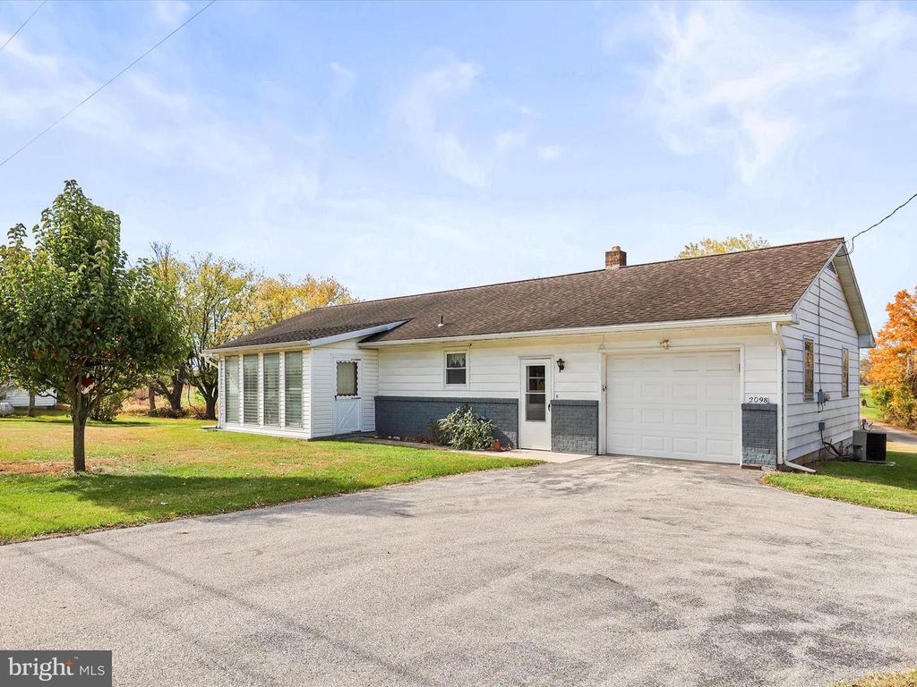 2098 TABLE ROCK RD, Biglerville, PA 17307