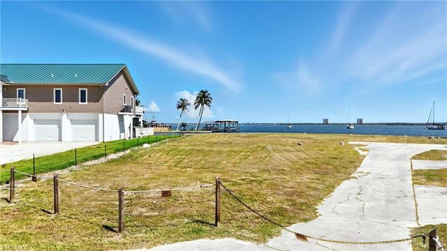 645 Matanzas CT, Fort Myers Beach, FL 33931