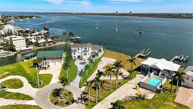 645 Matanzas CT, Fort Myers Beach, FL 33931